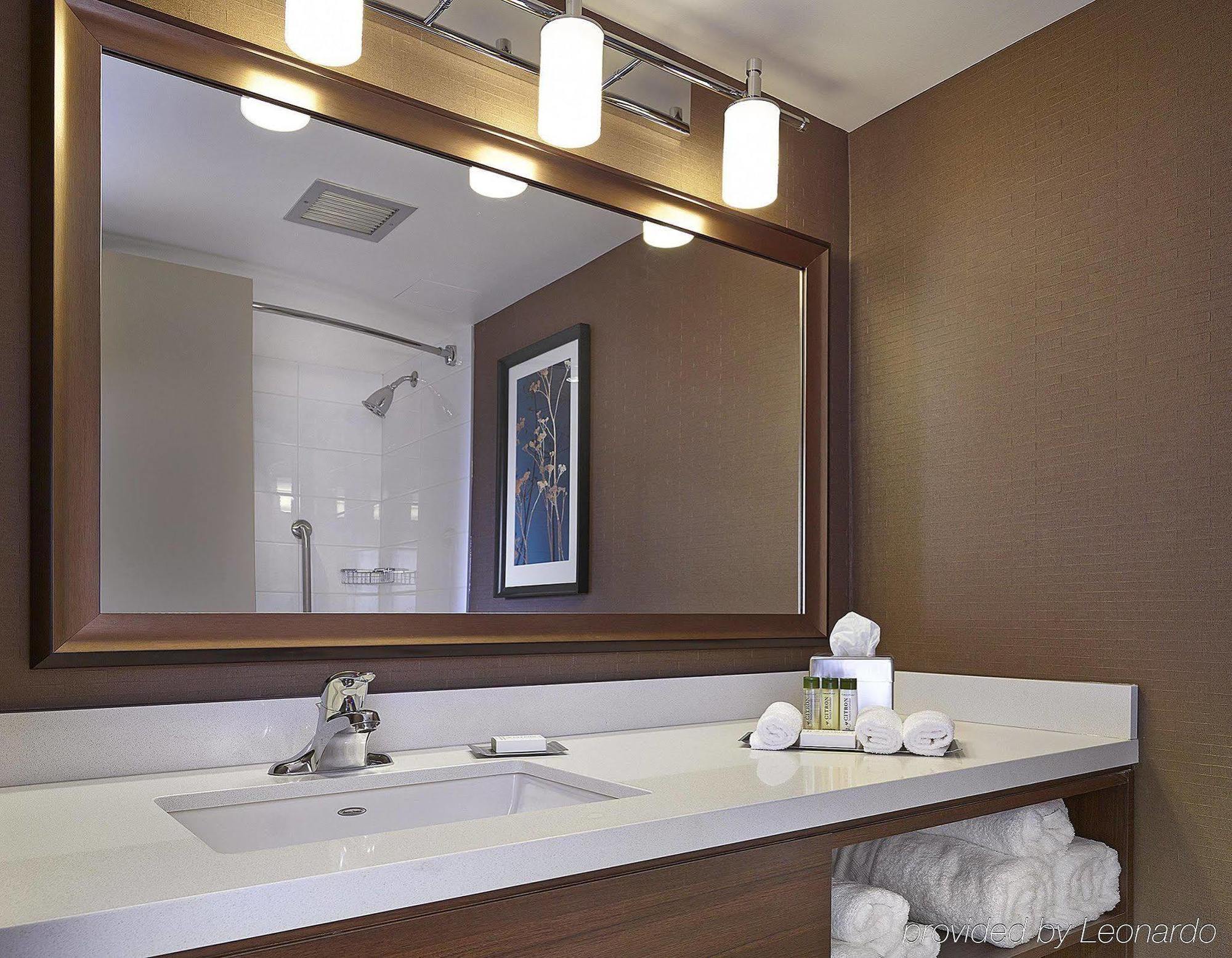 Doubletree By Hilton & Conference Centre 4*